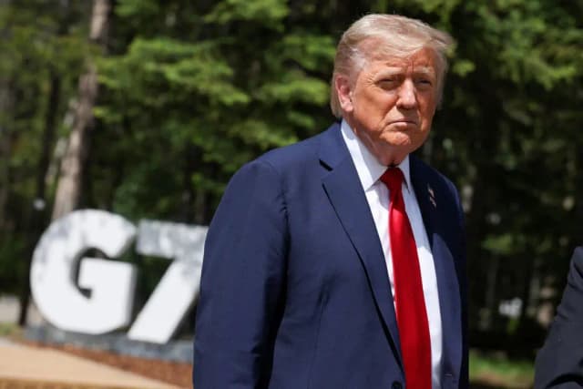 El presidente Donald Trump habla con la prensa en la cumbre del G7, en Kananaskis, Canadá, el 16 de junio de 2025. (Reuters/Suzanne Plunkett/Pool)
