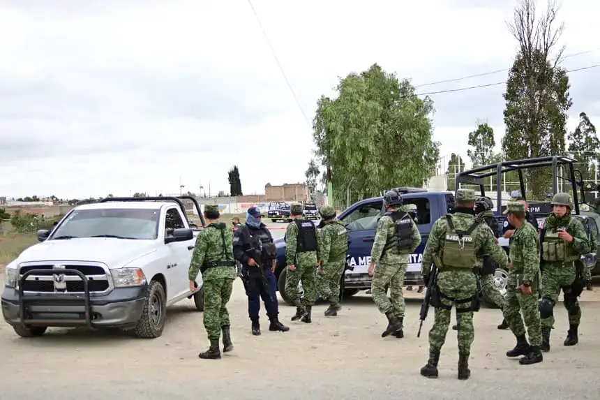 Imagen de archivo de miembros del Ejército Mexicano que acuden a la zona donde se cometió un ataque armado en calles de Zacatecas (México). EFE/ Madla Hartz