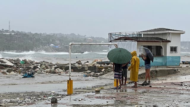 Huracán Erick se degrada a categoría 1 en su avance en el sur de México