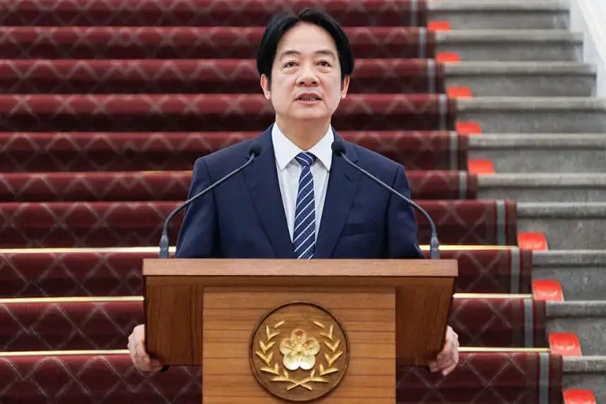El presidente de Taiwán, Lai Ching-te (William Lai), pronuncia un discurso para conmemorar el primer aniversario de su investidura en la Oficina Presidencial en Taipéi el 20 de mayo de 2025. (Cheng Yu-Chen/AFP vía Getty Images)