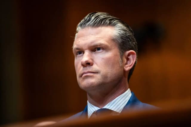 El secretario de Defensa, Pete Hegseth, testifica ante el Subcomité de Asignaciones del Senado para el Departamento de Defensa en el Capitolio, en Washington, el 11 de junio de 2025. (Madalina Vasiliu/The Epoch Times)
