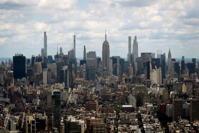 Vista general del horizonte de Manhattan desde la Torre One World Trade Center en la ciudad de Nueva York, Nueva York, EE. UU., 15 de junio de 2021. (REUTERS/Mike Segar/Foto de archivo)