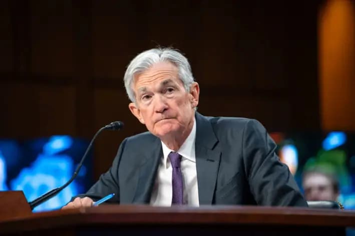 El presidente de la Reserva Federal, Jerome Powell, testifica ante el Comité Senatorial de Banca, Vivienda y Asuntos Urbanos en el Capitolio, Washington, el 11 de febrero de 2025. (Madalina Vasiliu/The Epoch Times)