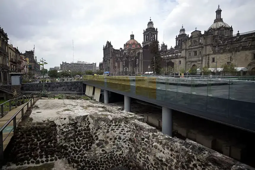 Vista exterior del Museo del Templo Mayor cerca del Zócalo en la Ciudad de México (México) el 23 de junio de 2025. (Alfredo Estrella/AFP vía Getty Images)