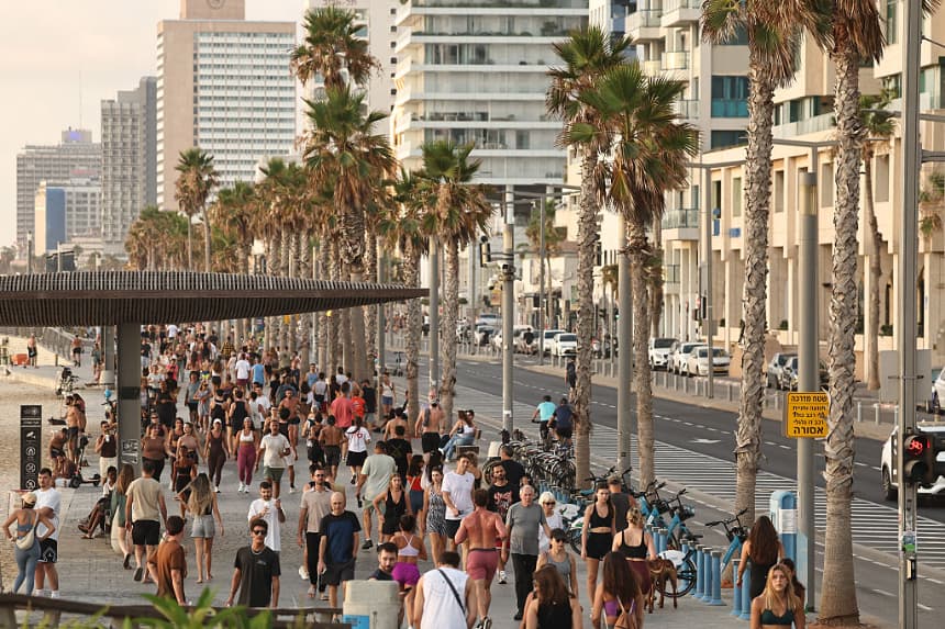 Israel levanta todas restricciones de seguridad y vuelve a la actividad completa