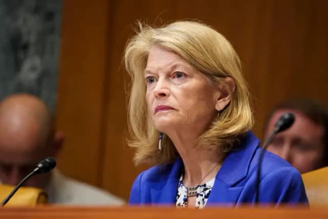 La senadora Lisa Murkowski (R-Alaska) habla durante una audiencia para revisar la solicitud de presupuesto del presidente para el año fiscal 2024 para la Guardia Nacional y la Reserva, en Washington, el 1 de junio de 2023. (Madalina Vasiliu/The Epoch Times)