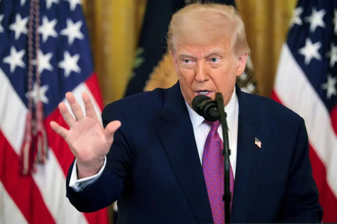 El presidente de Estados Unidos, Donald Trump, responde a preguntas durante un acto en el Salón Este de la Casa Blanca en Washington el 12 de junio de 2025. (Chip Somodevilla/Getty Images)