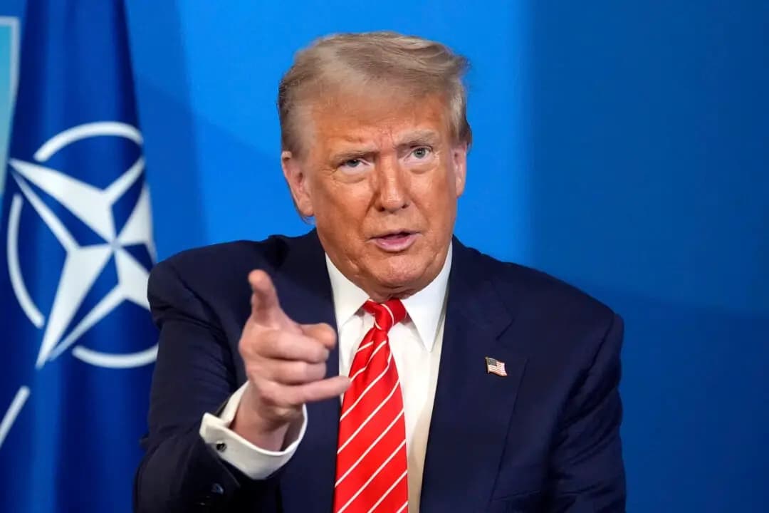 El presidente Donald Trump habla durante una reunión con el secretario general de la OTAN, Mark Rutte, en la cumbre de la OTAN celebrada en La Haya, Países Bajos, el 25 de junio de 2025. (Alex Brandon/AP)
