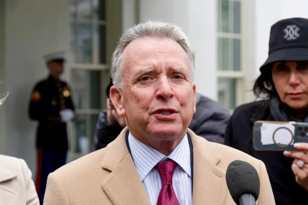 Steve Witkoff, enviado especial de Estados Unidos a Oriente Medio, habla con los periodistas en la Casa Blanca en Washington el 6 de marzo de 2025. (Travis Gillmore/The Epoch Times)
