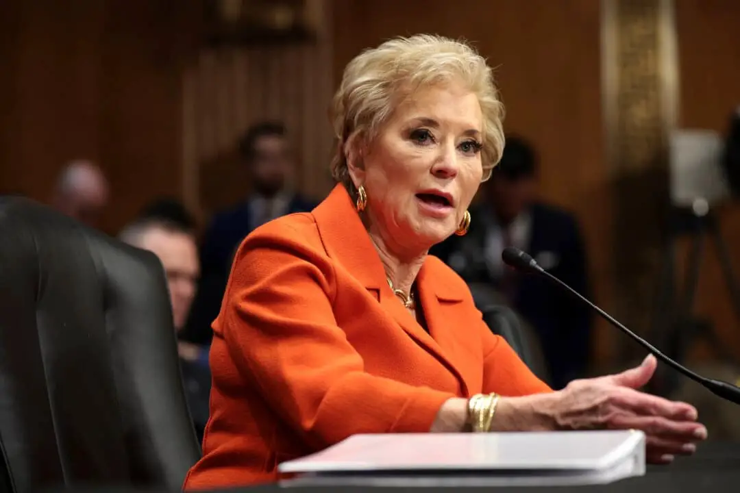 La entonces candidata al cargo de secretaria de Educación, Linda McMahon, testifica durante su audiencia de confirmación ante el Comité de Salud, Educación, Trabajo y Pensiones del Senado en el edificio Dirksen del Senado en Washington, el 13 de febrero de 2025. (Win McNamee/Getty Images)