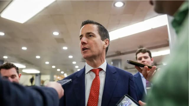 EE. UU. está comprometido con la paz en el hemisferio occidental, dice senador tras reunión con Petro