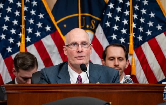 Legisladores bipartidistas buscan prohibir uso federal de herramientas de IA chinas y rusas