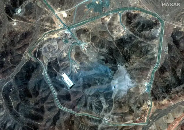 Una vista de satélite muestra una panorámica de la planta subterránea de enriquecimiento de combustible de Fordow, tras el ataque estadounidense a la instalación nuclear, cerca de Qom, Irán, el 22 de junio de 2025. (Maxar Technologies/Handout via Reuters)