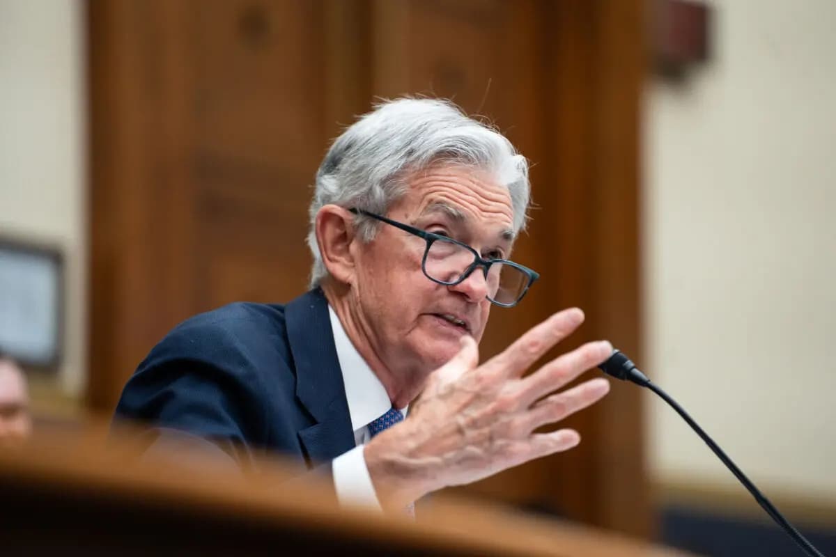 El presidente de la Reserva Federal, Jerome Powell, testifica ante el Comité de Servicios Financieros de la Cámara de Representantes en el Capitolio, en Washington, el 24 de junio de 2025. (Madalina Kilroy/The Epoch Times)