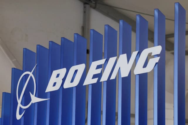 El logotipo de Boeing en el Salón Aeronáutico Internacional de Australia, celebrado en Avalon, Australia el 26 de marzo de 2025. (Hollie Adams/Reuters).