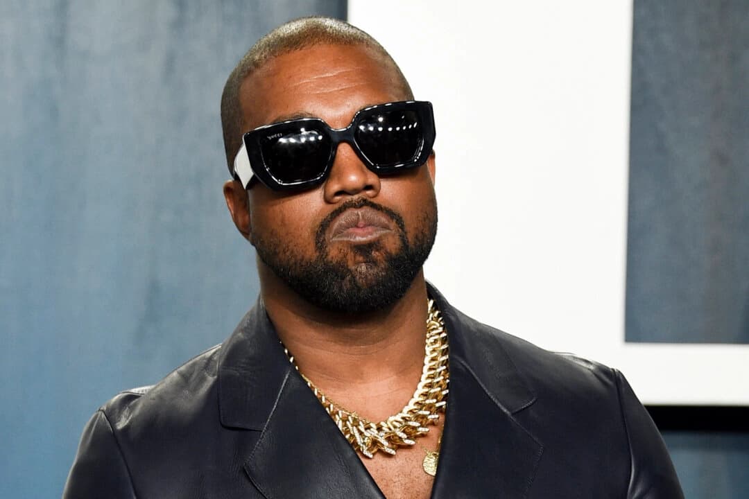 Kanye West llega a la fiesta de los Oscar de Vanity Fair en Beverly Hills, California, el 9 de febrero de 2020. (Evan Agostini/Invision/AP).
