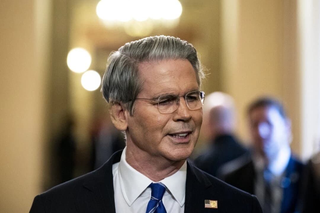 Bessent espera que las tierras raras procedentes de China fluyan más rápidamente