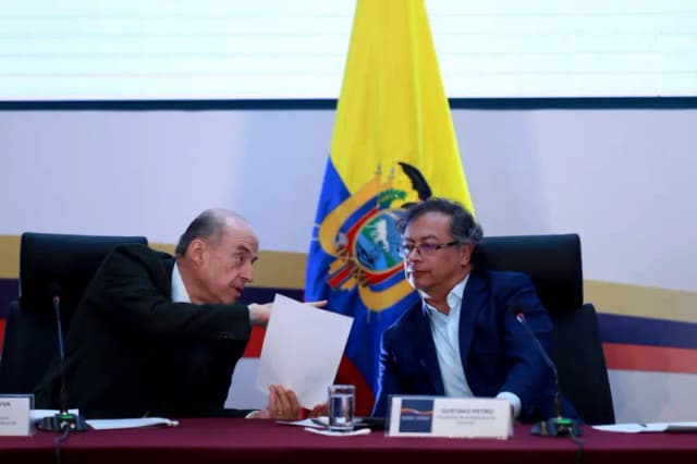 Petro denuncia penalmente a su excanciller por conspiración para sacarlo de la Presidencia