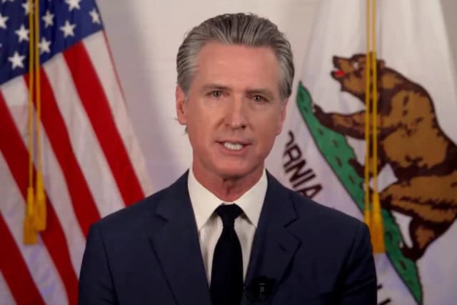 El gobernador de California, Gavin Newsom, durante un discurso el 10 de junio de 2025. (Oficina del gobernador de California a través de AP)
