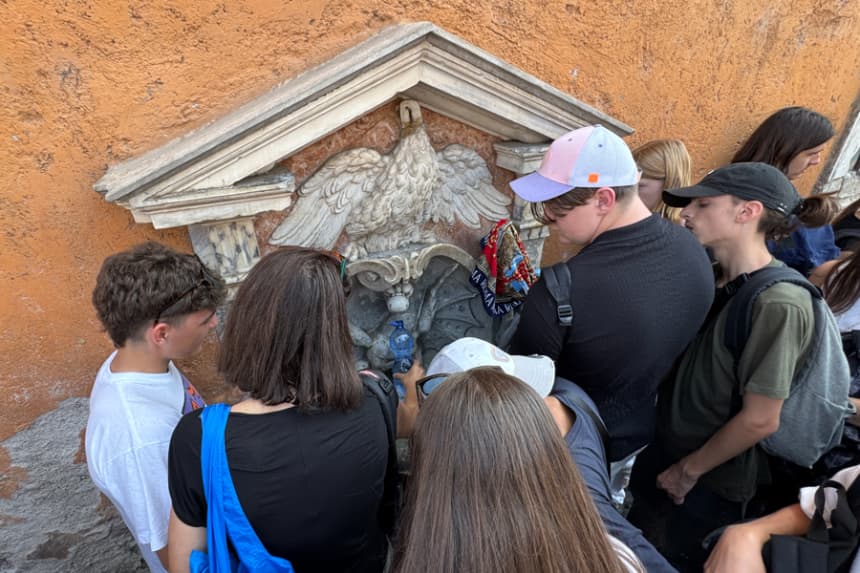 Dos muertos en las playas de Cerdeña y otro en Génova por la ola de calor en Italia
