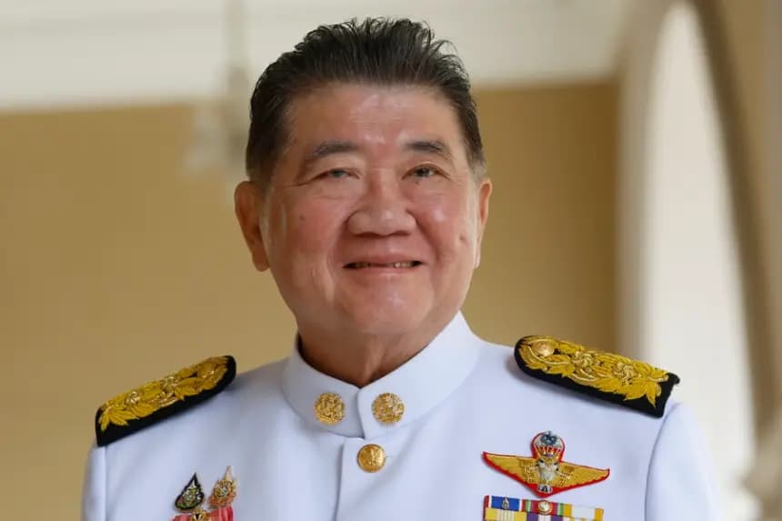 El veterano político tailandés Phumtham Wechayachai, quien fue nombrado el 3 de julio de 2025 como primer ministro interino después de la suspensión temporal de la dirigente Paetongtarn Shinawatra. EFE/EPA/Narong Sangnak 