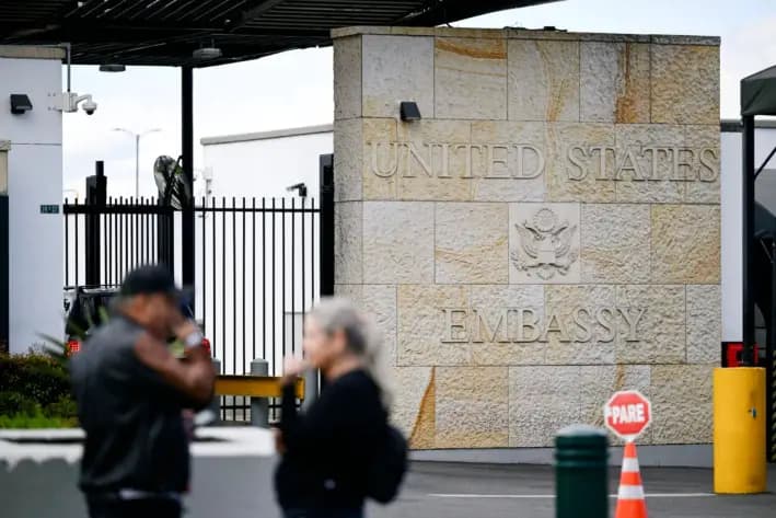 Entrada a la Embajada de Estados Unidos en Bogotá, Colombia, el 26 de enero de 2025. (Pablo Vera/AFP)