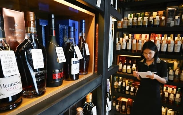 China impone aranceles al brandy de la UE, pero exime a los principales productores