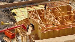 Trump firma decretos para impulsar oferta de viviendas y mejorar el acceso a hipotecas