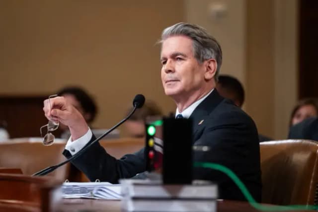 El secretario del Tesoro, Scott Bessent, testifica ante el Comité de Medios y Arbitrios de la Cámara de Representantes en el Capitolio, Washington, el 11 de junio de 2025. (Madalina Vasiliu/The Epoch Times)