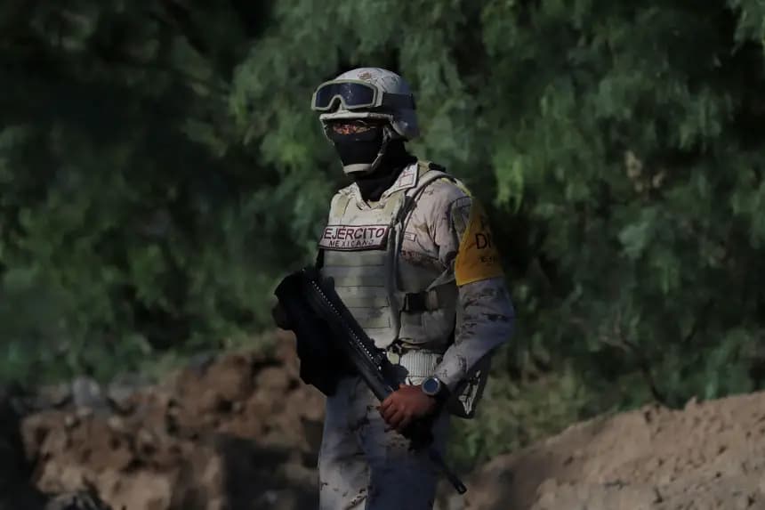 Un soldado mexicano se ve en una imagen de archivo, en estado de Coahuila, México. (Marcos Gonzalez/AFP vía Getty Images)