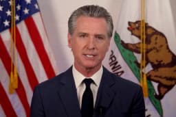 El gobernador de California, Gavin Newsom, habla durante un discurso el 10 de junio de 2025. (Oficina del Gobernador de California vía AP).
