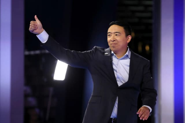 El excandidato presidencial demócrata Andrew Yang antes del debate presidencial demócrata en Houston, el 12 de septiembre de 2019. (Win McNamee/Getty Images)