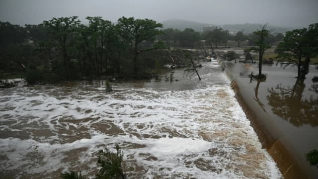 Schumer pide investigación sobre empleados del Servicio Meteorológico tras mortales inundaciones de Texas