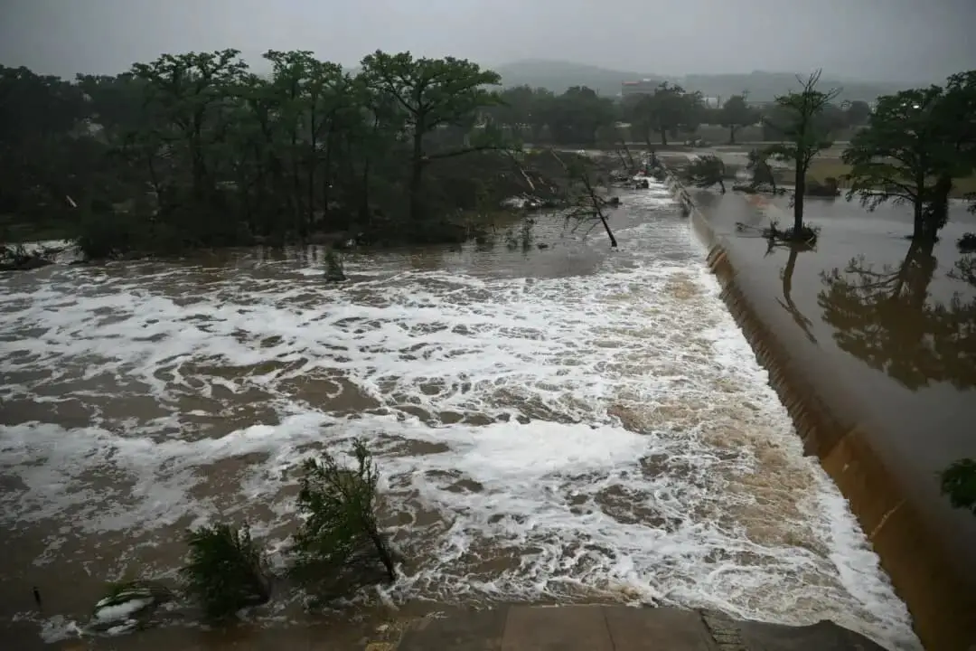 Inundaciones en el río Guadalupe en Kerrville, Texas, el 5 de julio de 2025. (Ronaldo Schemidt/AFP vía Getty Images)