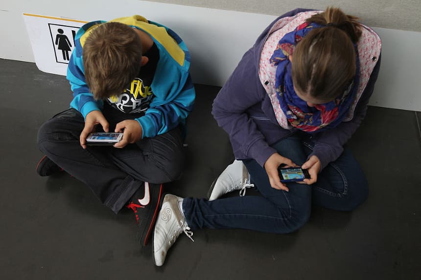 Portugal prohíbe el uso de teléfonos móviles en colegios el próximo curso escolar