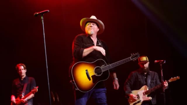 Familiares del cantante country Pat Green desaparecen tras mortales inundaciones en Texas