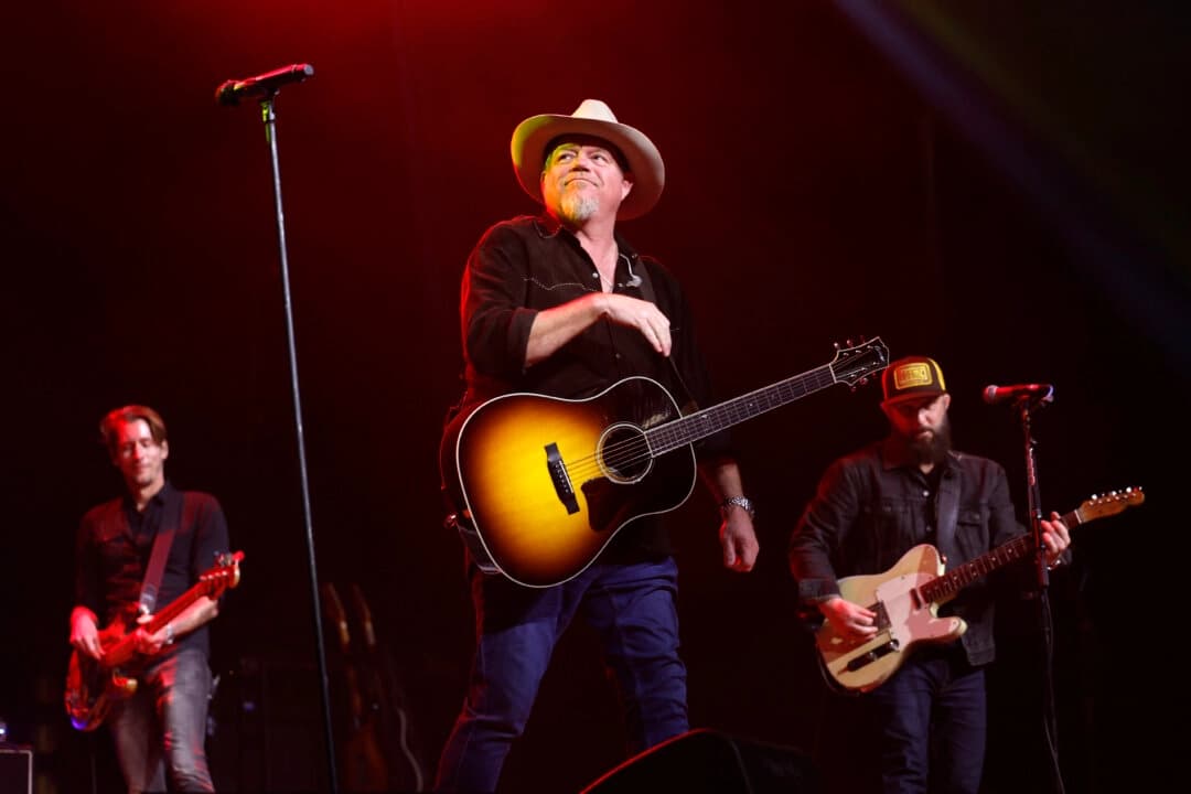 Pat Green actúa en el Ryman Auditorium de Nashville, Tennessee, el 2 de marzo de 2023. (Foto de Jason Kempin/Getty Images).