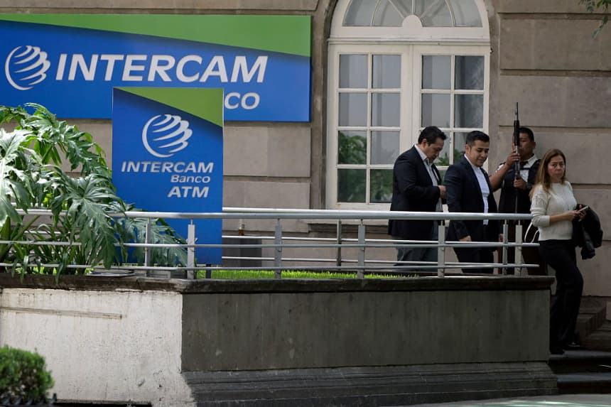 Sheinbaum confirma prórroga a aplicación de sanciones a bancos vetados por EE. UU.