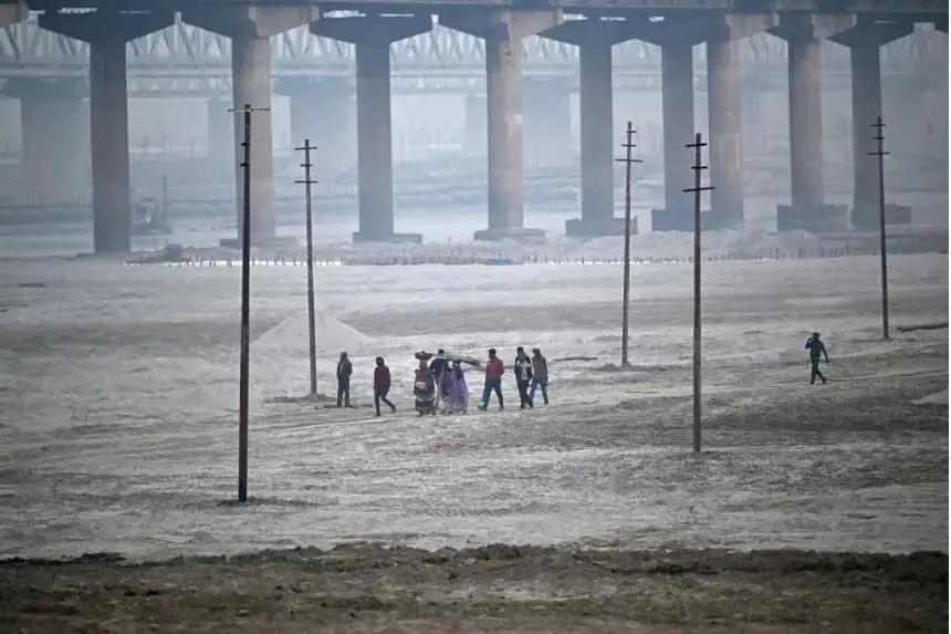 Una foto de archivo de un puente en Prayagraj, India, el 16 de diciembre de 2024. (MONEY SHARMA/AFP a través de Getty Images)