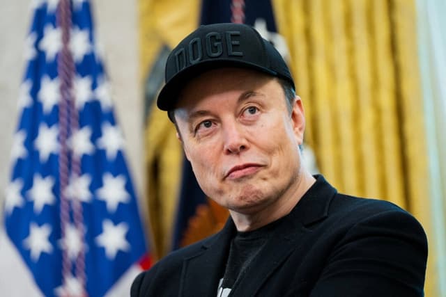 Elon Musk presenta la actualización de Grok tras las polémicas publicaciones del chatbot con IA