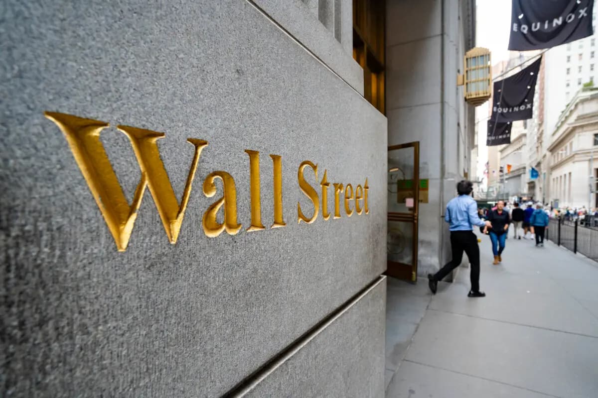 Wall Street en la ciudad de Nueva York el 4 de abril de 2025. (Samira Bouaou/The Epoch Times)