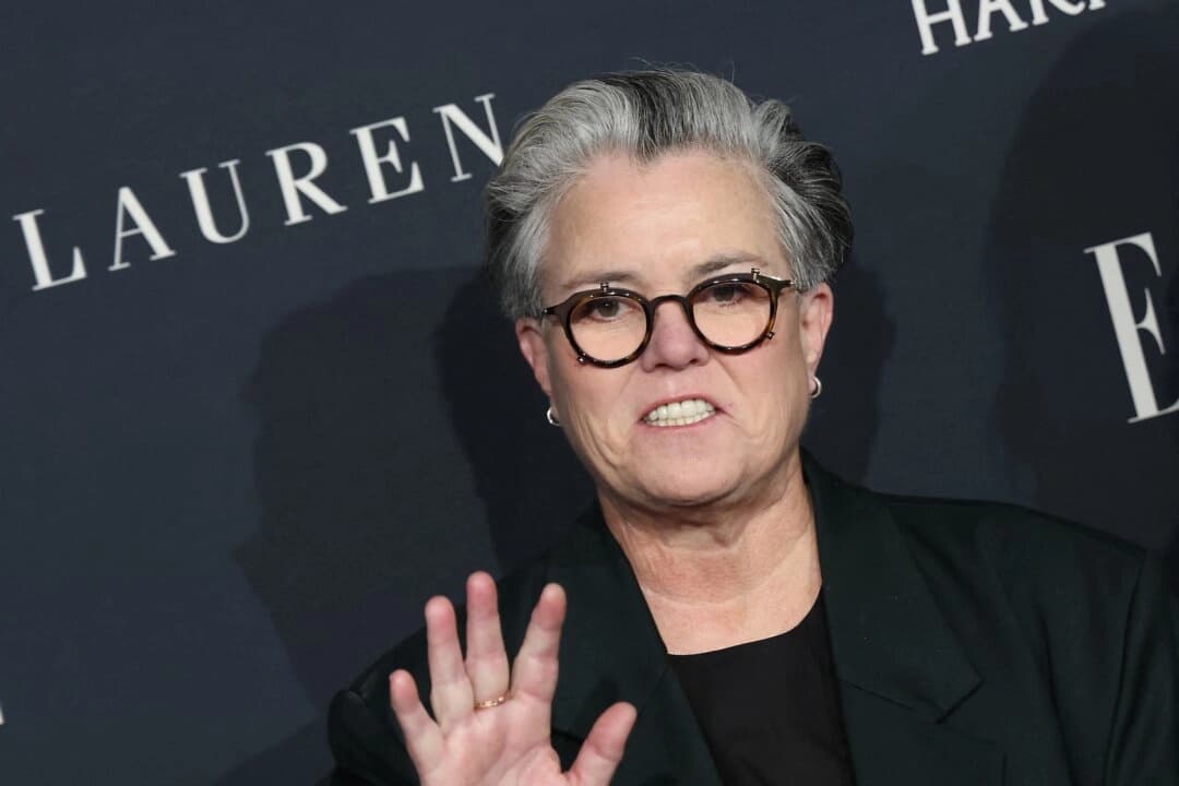 La comediante y productora estadounidense Rosie O'Donnell asiste a la celebración Elle Women in Hollywood 2024 en el Hotel Four Seasons de Los Ángeles, el 19 de noviembre de 2024. (MICHAEL TRAN/AFP a través de Getty Images)