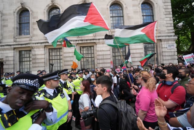 Arrestan a manifestantes que apoyan a grupo activista pro-palestino prohibido en el R. U.