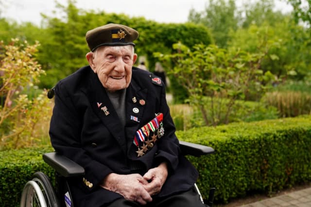 Donald Rose, el veterano británico de la Segunda Guerra Mundial de mayor edad, muere a los 110 años
