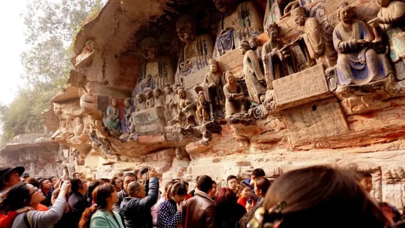 Ciudad china presiona a funcionarios acudir a eventos turísticos en medio de debilidad económica