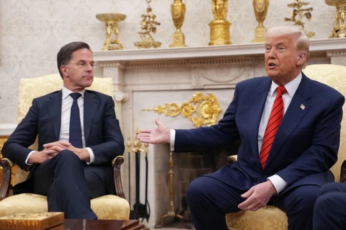 El secretario general de la OTAN, Mark Rutte, y el presidente estadounidense, Donald Trump, se reúnen en el Despacho Oval de la Casa Blanca,  en Washington, D.C., el 13 de marzo de 2025. (Andrew Harnik/Getty Images)
