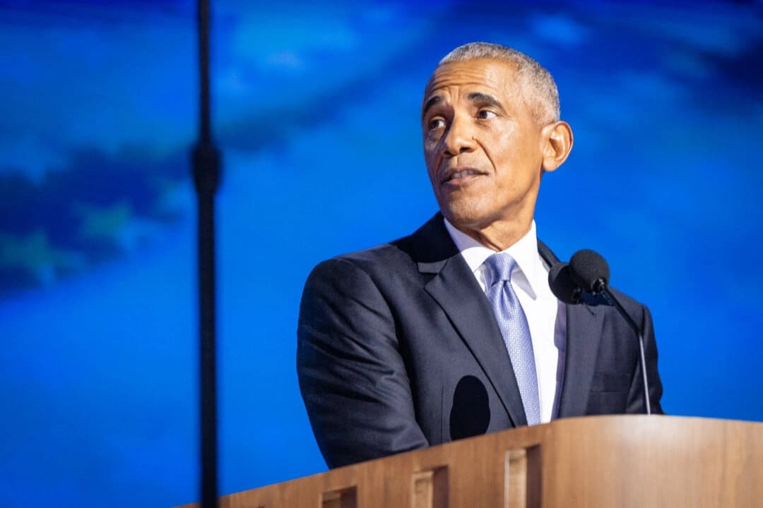 El expresidente Barack Obama habla en la Convención Nacional Demócrata de 2024 en Chicago el 20 de agosto de 2024. (John Fredricks/The Epoch Times)

