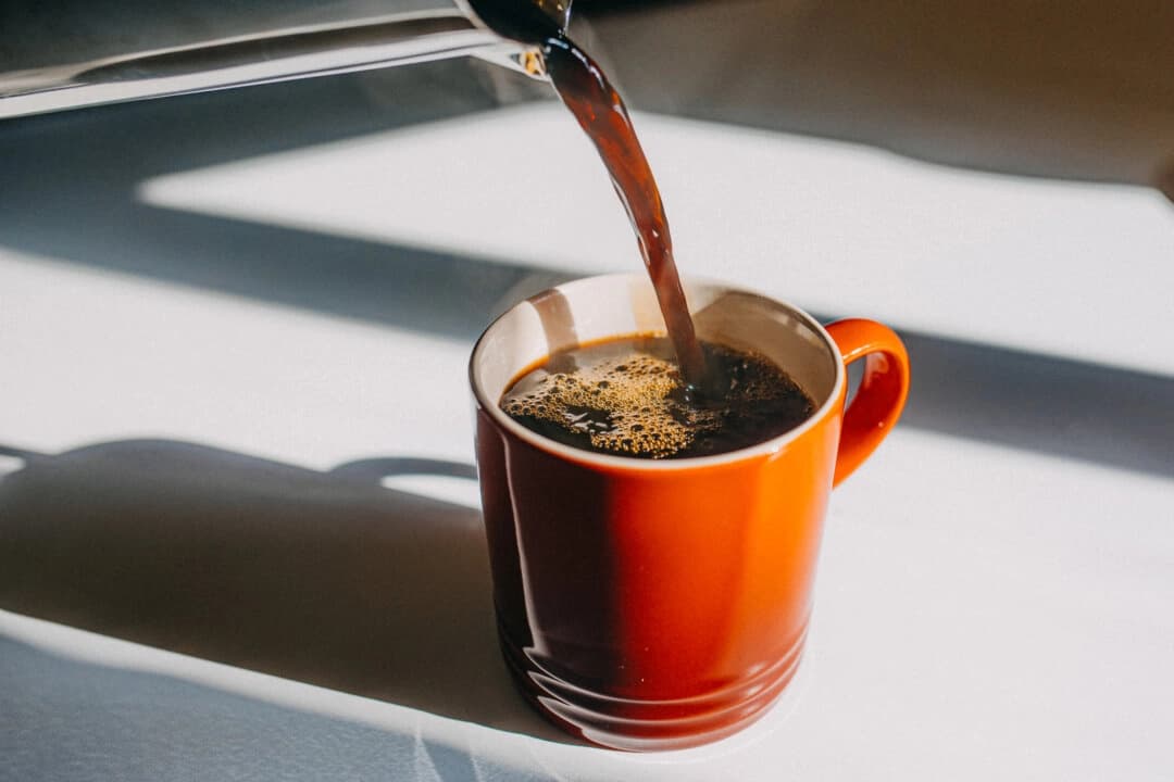 Investigadores descubrieron que la cafeína ayuda a las células de levadura a vivir más tiempo al activar una vía celular. (Stefania Pelfini, La Waziya Photography/Getty Images)
