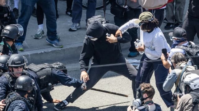 La violencia contra el ICE se intensifica en todo Estados Unidos