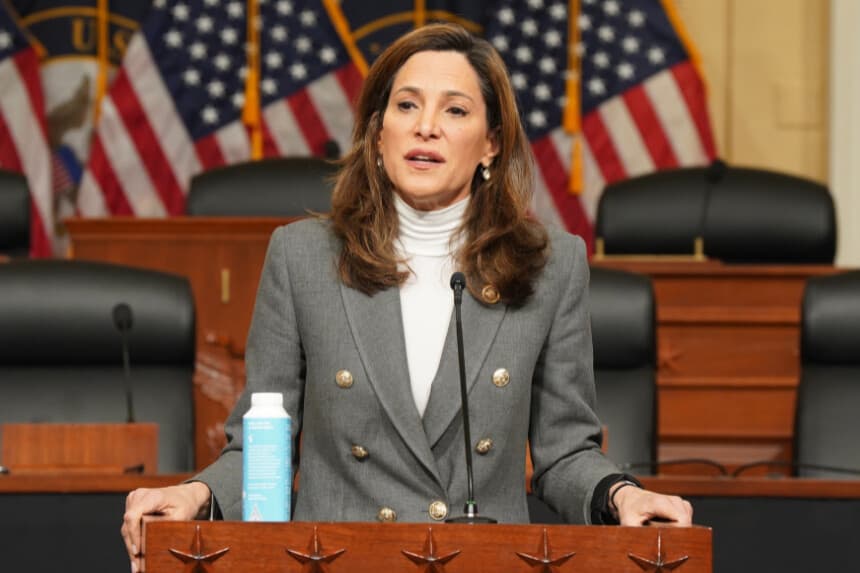 La representante María Elvira Salazar habla durante el Día de Defensa de los GRAMMYs en el Congreso, el 1 de mayo de 2024, en Washington, D.C. (Leigh Vogel/Getty Images para Recording Academy)